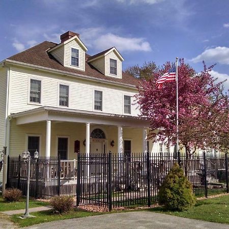 Andor Wenneson Historic Inn Peterson Bagian luar foto
