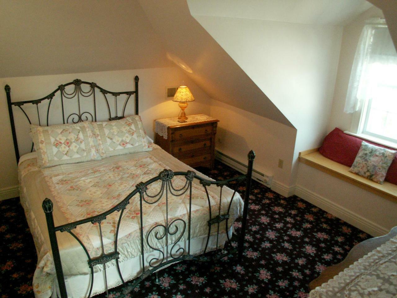 Andor Wenneson Historic Inn Peterson Bagian luar foto